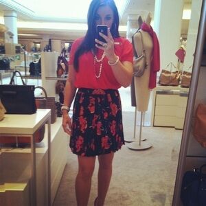 💰3 For $25.00 💰DKNY Pleated flower skirt SZ 6​​